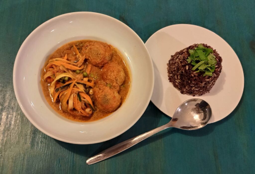 קציצות טופו בקארי צורת הגשה