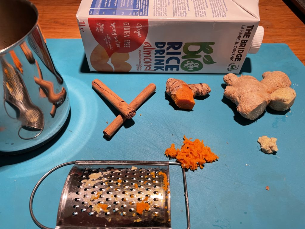 המרכיבים הדרושים להכנת גולדן מילק