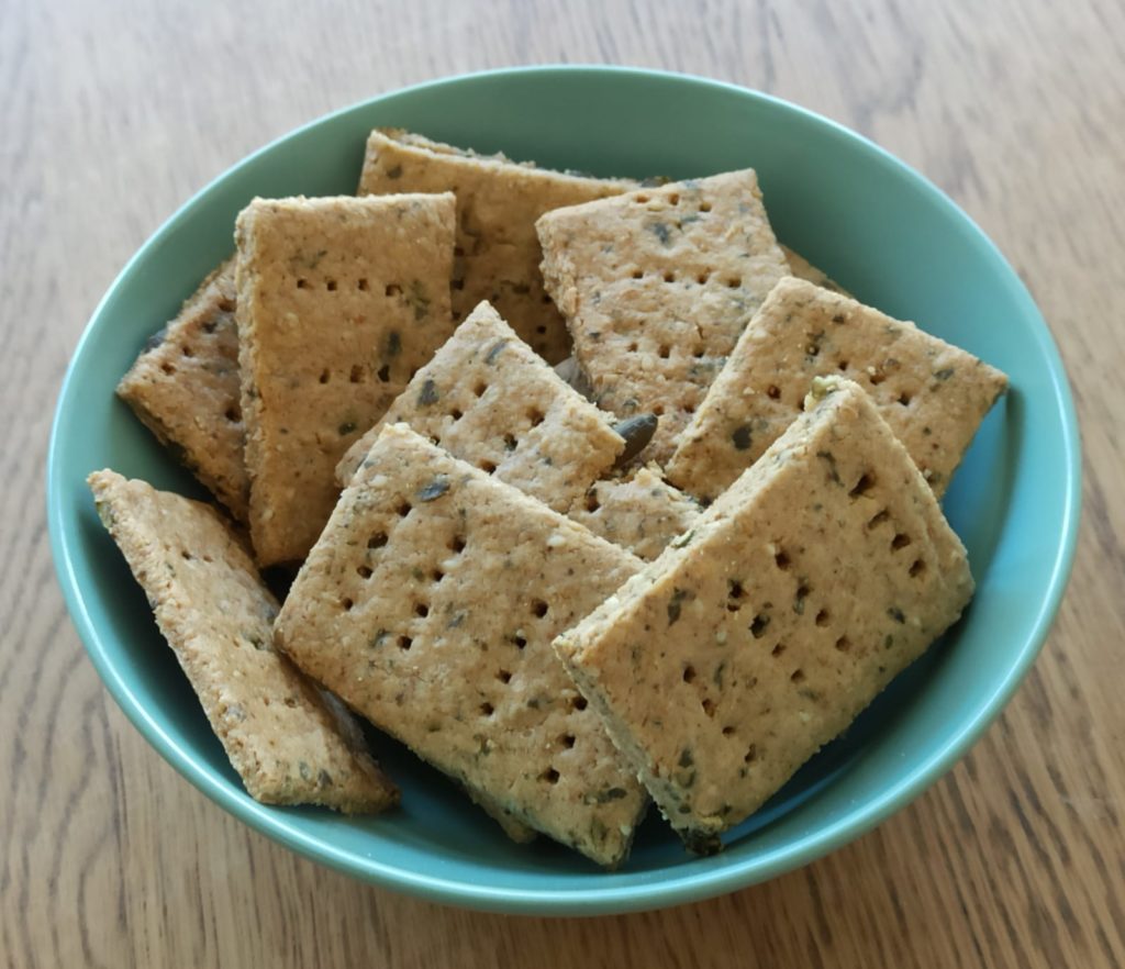 קרקרים משיבולת שועל ושקדים
