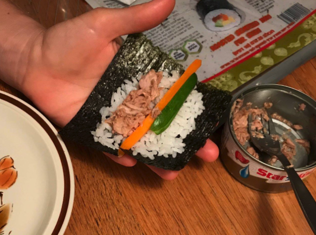 סושי בלגן לפני אכילה