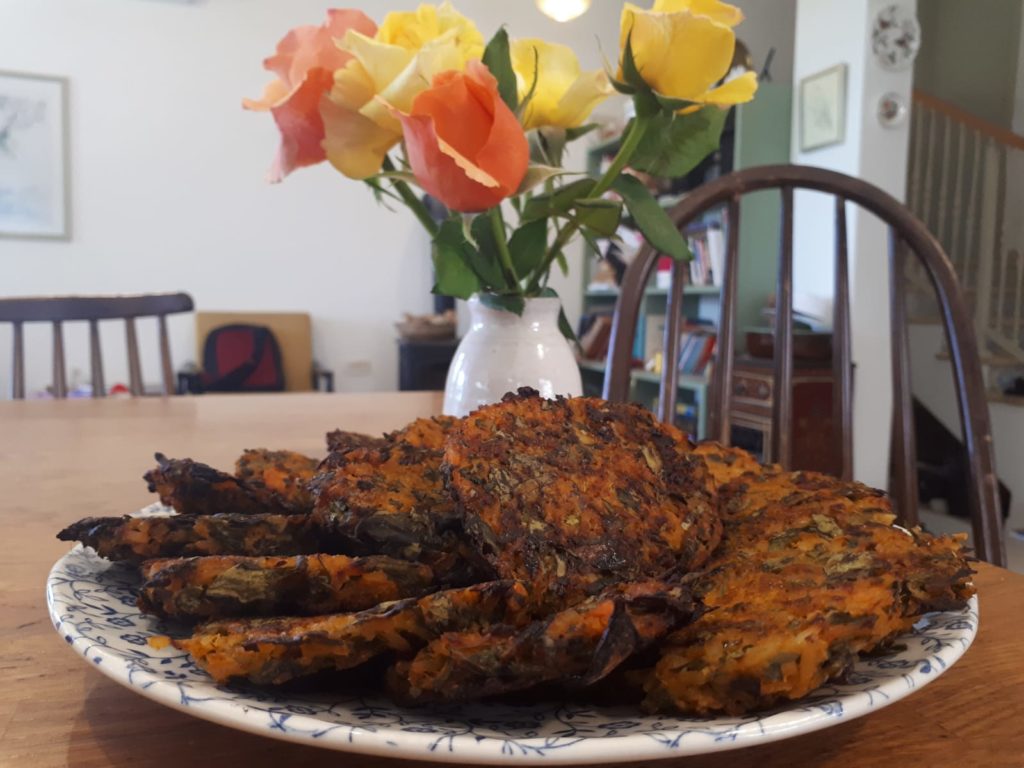 לביבות בטטות עם עשבי תיבול