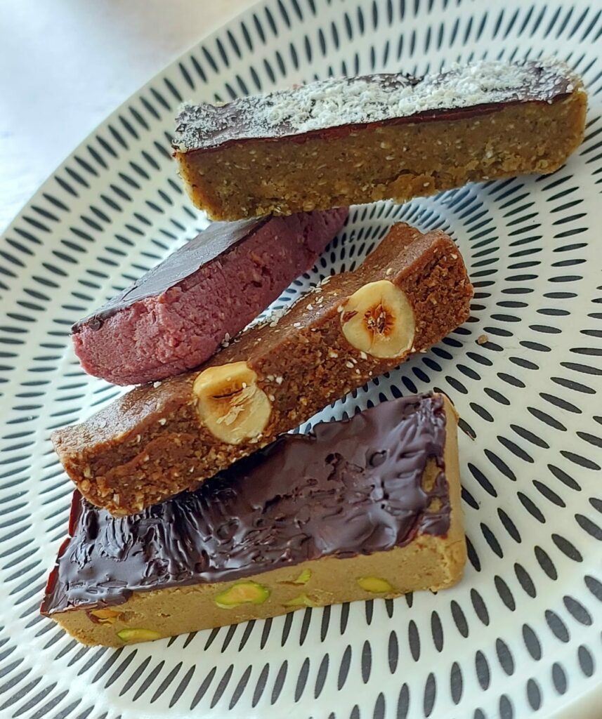 חטיפי אנרגיה טבעיים עשירים בחלבון