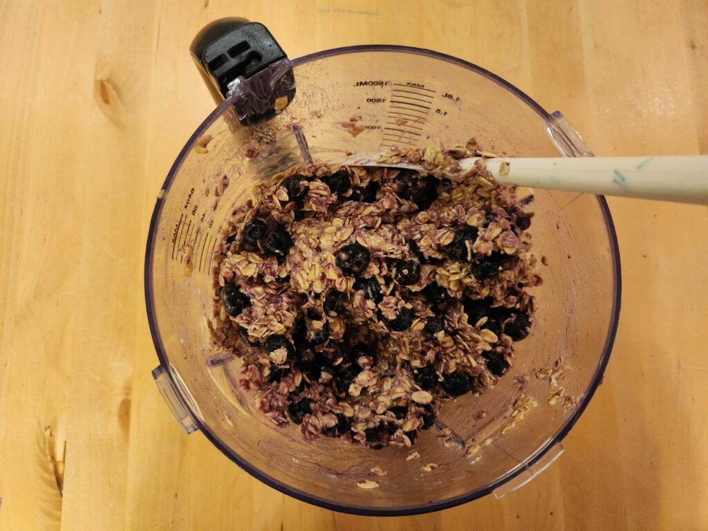 ערבוב חומרים עוגיות שיבולת שועל