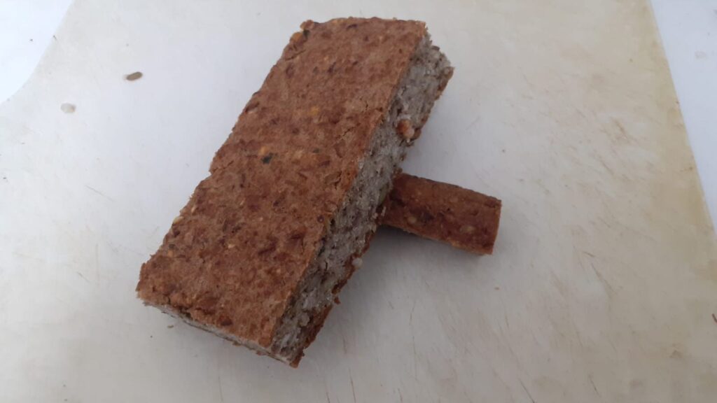 לחם כוסמת עדשים כתומות והפתעות