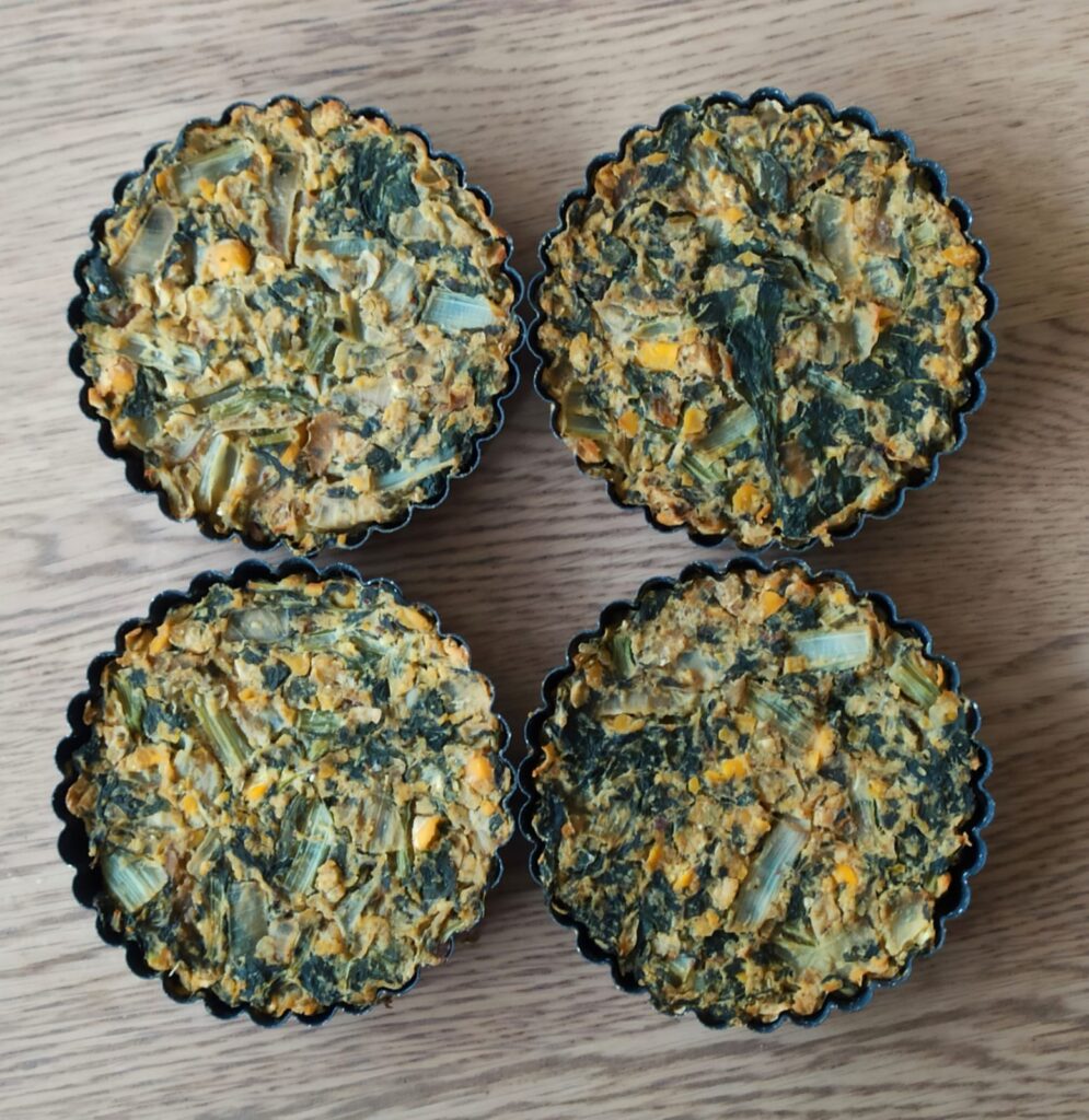 פשטידות מנגולד וחומוס אישיות