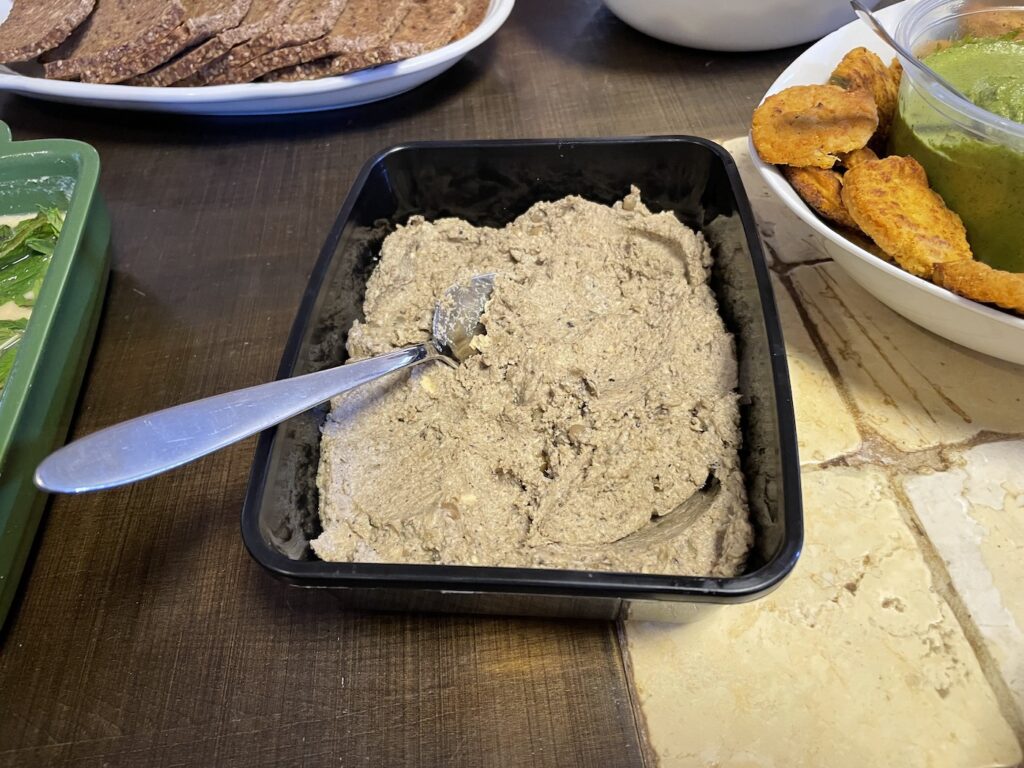 ממרח עדשים בטעם כבד קצוץ