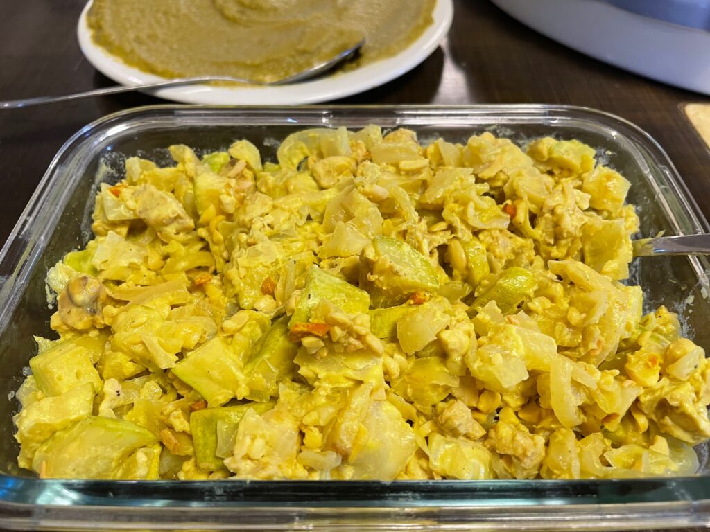 טמפה מבושל עם תבלינים וירקות