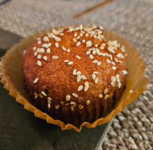 לחמניה שהוכנה על בסיס עדשים כתומות מוכנה לאכילה