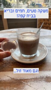 משקה קקאו טעים ובריא בבית קפה